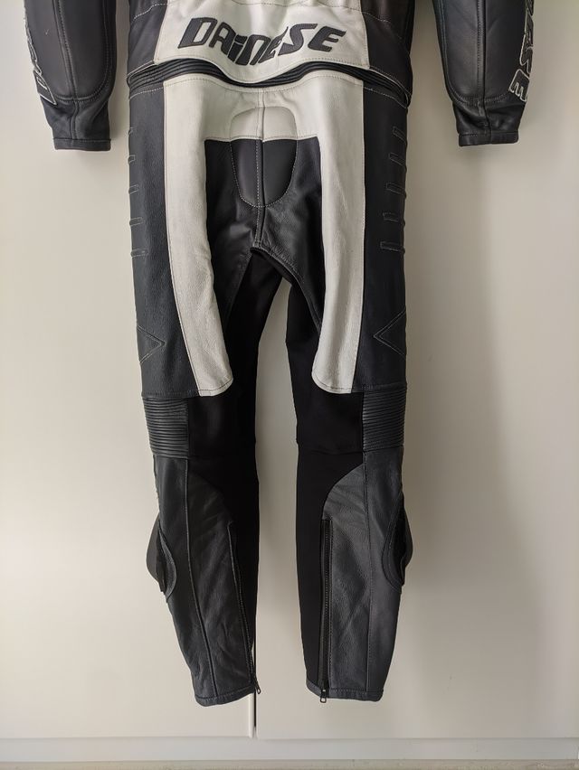 Mono de cuero verano Dainesse