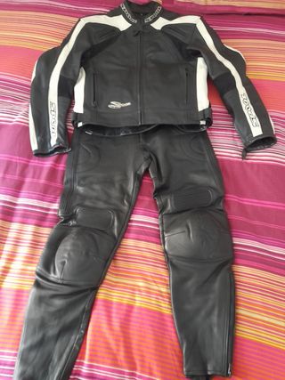 Traje de cuero 2 piezas de moto de segunda mano por 250 EUR en Benimagrell  en WALLAPOP