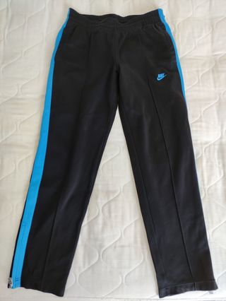 Pantalones chándal Nike negros de segunda mano por 7 EUR en Madrid en  WALLAPOP