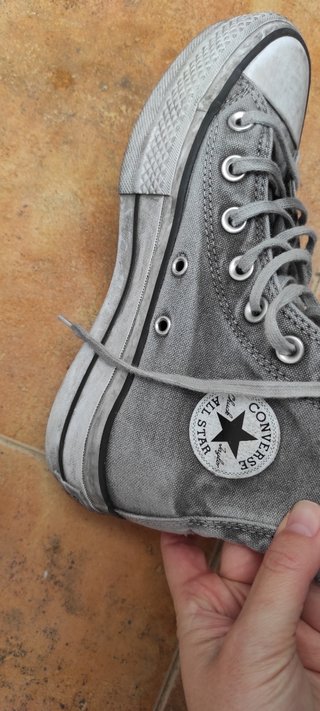 Converse botín gris de segunda mano por 75 EUR en Águilas en WALLAPOP