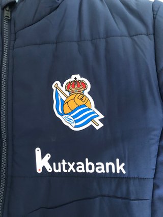 Plumífero Real Sociedad de segunda mano por 55 EUR en Donostia-San  Sebastián en WALLAPOP