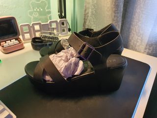 Plataformas\\/Sandalias negras 39 de Marypaz. de segunda mano por 20 EUR en  Madrid en WALLAPOP