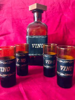 Juego retro para vino de segunda mano por 12 EUR en Eibar en WALLAPOP