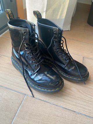 Botas Martens charol de segunda mano en WALLAPOP
