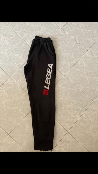 Chandal negro Legea de segunda mano por 5 EUR en Arganda del Rey en WALLAPOP