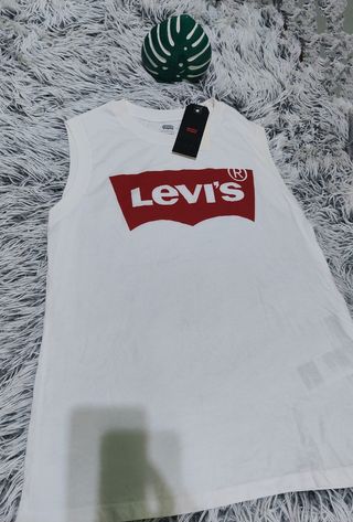 Camiseta tirantes Levi\\'s #moda #mujer de segunda mano por 12 EUR en  Valencia en WALLAPOP