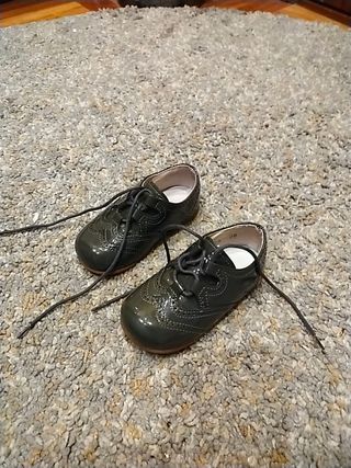 Zapatos bebe talla 20 de segunda mano por 15 EUR en Bilbao en WALLAPOP