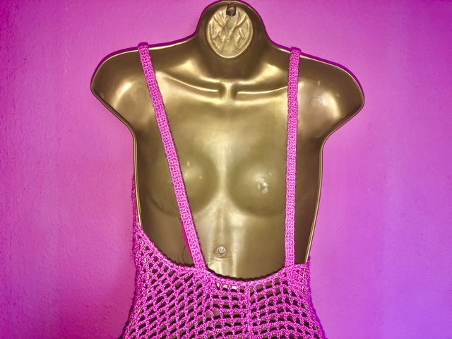 Vestido ganchillo rejilla rosa hecho a mano