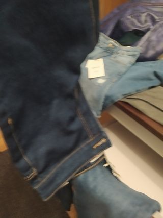 Pack ropa zara, Levis, mango niña 9 -10. años. de segunda mano por 70 EUR  en Torrejón de Ardoz en WALLAPOP