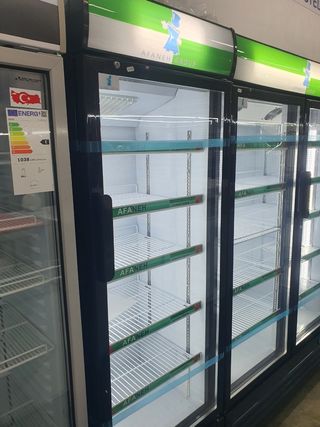 nevera expositora de bebidas refrescos