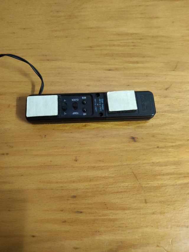 Reloj. Termómetro, interior y exterior. Digital.