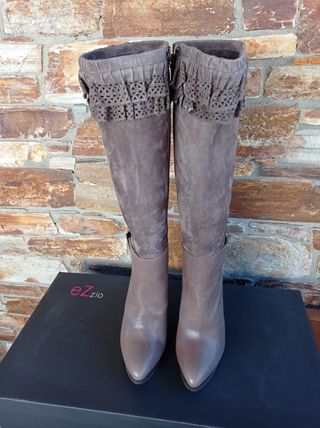 Mujer: Botín Ezzio Cordones Ante Marrón Mujer - Paíno \u0026 Maína - Tienda  Online