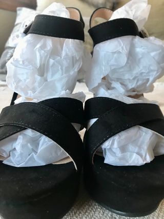 Zap\\/sandalias negras de plataforma y tacón ancho. de segunda mano por 21  EUR en Ayora en WALLAPOP