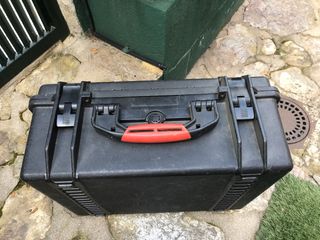 Maleta rígida tipo Peli 1600 de segunda mano por 60 EUR en Pozuelo de  Alarcón en WALLAPOP