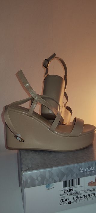 Sandalias cuña fórmula Joven. de segunda mano por 16 EUR en Arrecife en  WALLAPOP