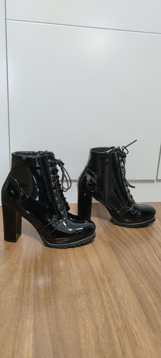 Botines negros de shein de segunda mano por 14,5 EUR en Madrid en WALLAPOP