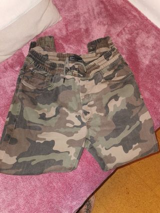 Pantalones militares de segunda mano en Barcelona en WALLAPOP