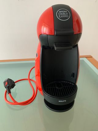 Cafetera Dolce gusto roja de segunda mano por 25 EUR en Maó en WALLAPOP