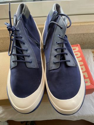NUEVOS botines azules blancos CAMPER número 46 de segunda mano por 55 EUR  en Alicante en WALLAPOP