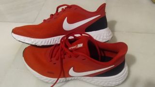 Nike Revolution 43 de segunda mano por 35 EUR en Granada en WALLAPOP