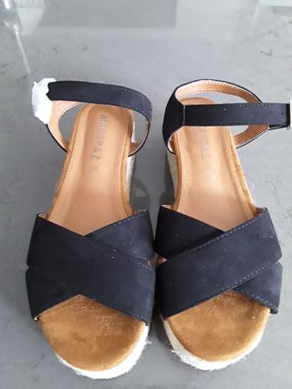 Sandalias de esparto con plataforma negras 38 de segunda mano por 12 EUR en  Madrid en WALLAPOP