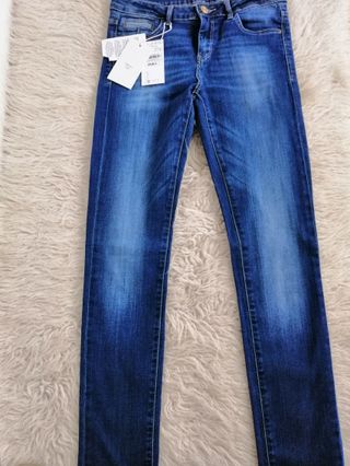 Vaqueros jeans mujer sfera de segunda mano por 15 EUR en Logroño en WALLAPOP