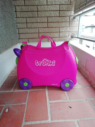 Maleta con ruedas niña de segunda mano por 5 EUR en Alberic en WALLAPOP