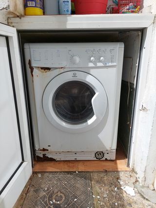 Lavadora Secadora de segunda mano por 150 EUR en Sevilla en WALLAPOP