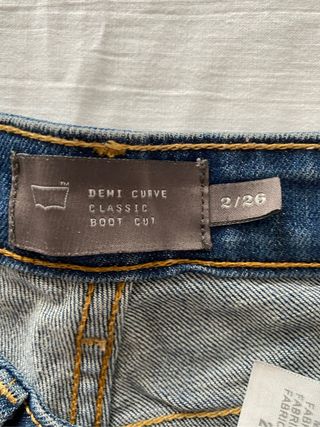 Pantalón Levis, mujer, equivale a una talla 36\\/S de segunda mano por 10  EUR en Madrid en WALLAPOP