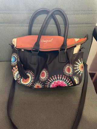 Bolso pequeño desigual de segunda mano por 15 EUR en Puerto de la Cruz en  WALLAPOP