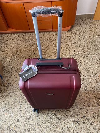 Maleta de viaje 18 kg de segunda mano por 35 EUR en Barcelona en WALLAPOP