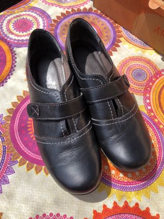 Zapato de mujer de piel número 40 de segunda mano por 4,25 EUR en Barcelona  en WALLAPOP