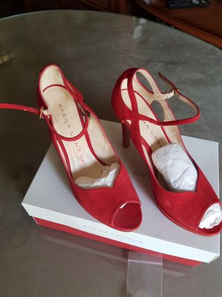 Zapatos Sacha London de segunda mano por 50 EUR en Jaén en WALLAPOP