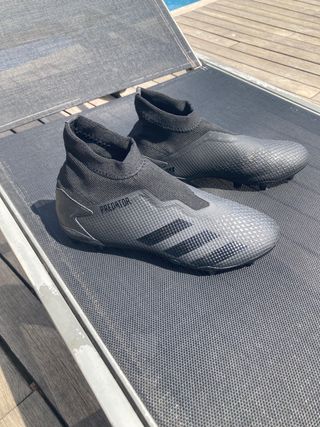 Botas de fútbol Adidas negras de segunda mano en WALLAPOP