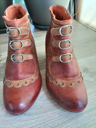 Botines Brako de segunda mano por 30 EUR en Errenteria en WALLAPOP