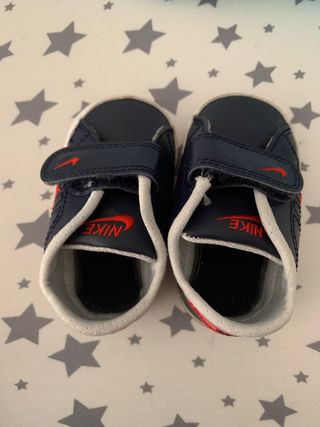 Zapatillas Nike bebé talla 17 de segunda mano por 10 EUR en Madrid en  WALLAPOP