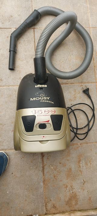 Aspirador ufesa de segunda mano por 20 EUR en Fuenlabrada en WALLAPOP