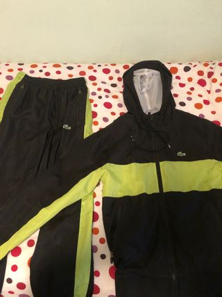 Chandal Lacoste de segunda mano por 20 EUR en Aduanas de Mar en WALLAPOP