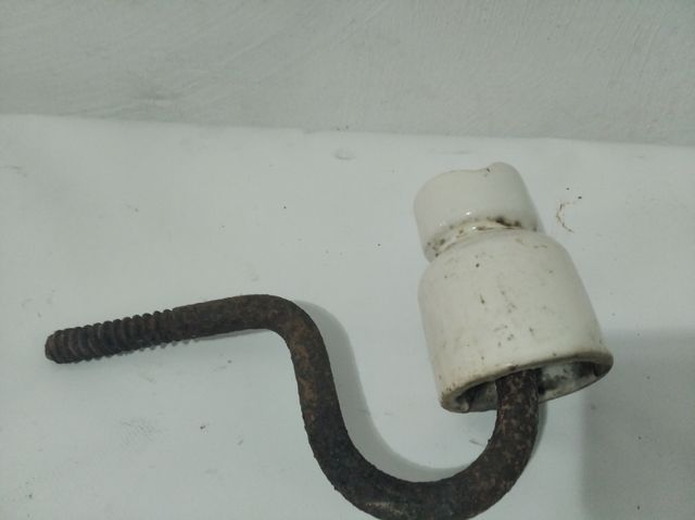 Jícara,aislante material eléctrico