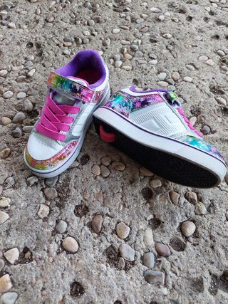 Zapatillas Heelys X2 con ruedas niña (talla 32) de segunda mano por 25 EUR  en Encinar de Los Reyes en WALLAPOP