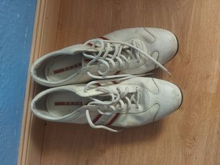 Zapatillas Prada blancas de segunda mano por 50 EUR en Colmenar Viejo en  WALLAPOP