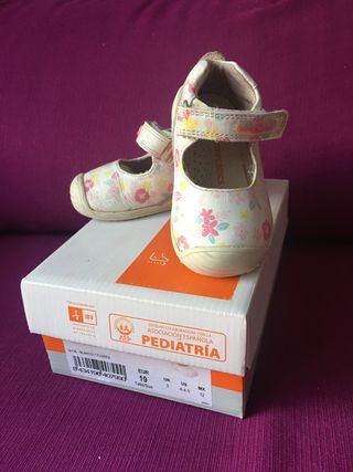Zapatos bebé talla 19 de segunda mano por 10 EUR en Murcia en WALLAPOP