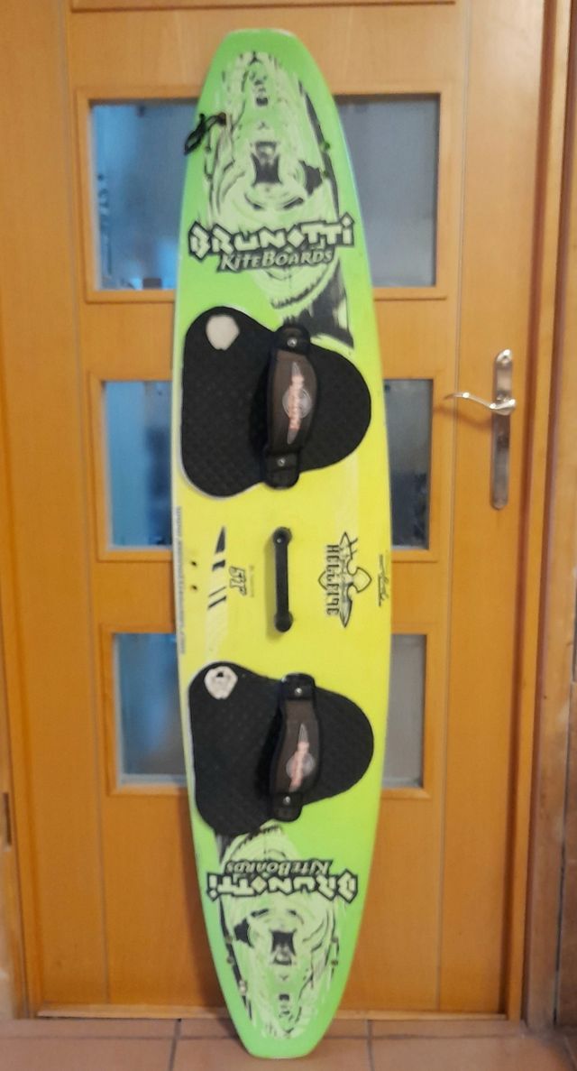 Tabla kitesurf de segunda mano por 90 EUR en Alaquas en WALLAPOP