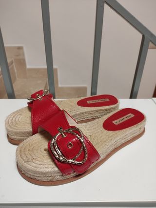 Sandalias de piel y esparto Zara T. 38 de segunda mano por 12 EUR en Málaga  en WALLAPOP