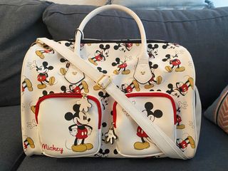 BOLSA DE VIAJE MICKEY MOUSE de segunda mano por 12 EUR en Madrid en WALLAPOP