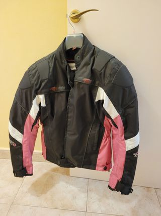 Chaqueta moto chica xl de segunda mano por 70 EUR en Verges en WALLAPOP