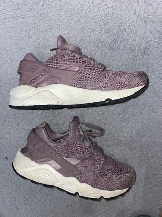 Huarache 38.5 Nike zapatillas moradas de segunda mano por 7 EUR en Madrid  en WALLAPOP