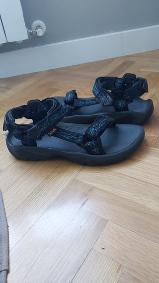 Fantásticas Sandalias Trekking Hombre TEVA de segunda mano por 35 EUR en  Madrid en WALLAPOP