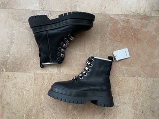 NUEVO botines botas militares BERSHKA Núm.38 de segunda mano por 35 EUR en  Reus en WALLAPOP