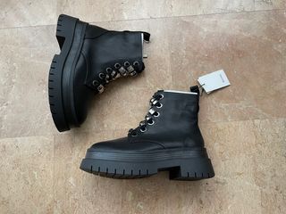 NUEVO botines botas militares BERSHKA Núm.38 de segunda mano por 35 EUR en  Reus en WALLAPOP